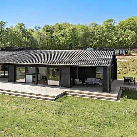 4 Bedroom Stunning In Prázdninový dům Sjolund