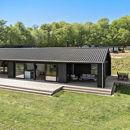4 Bedroom Stunning In Feriehus Sjolund