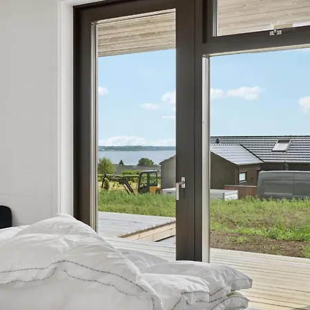 بيت للعطل 4 Bedroom Stunning In