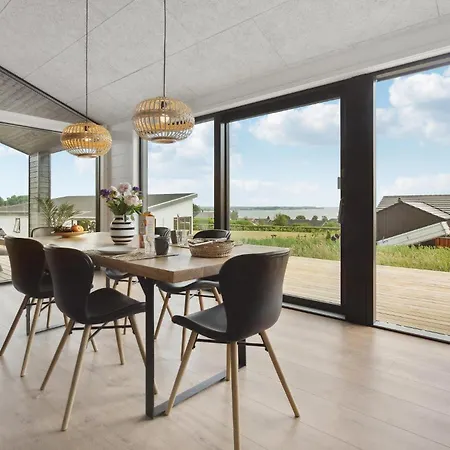 4 Bedroom Stunning In Holiday home Sjolund