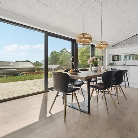 Holiday home 4 Bedroom Stunning In