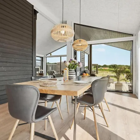 4 Bedroom Stunning In Sjolund