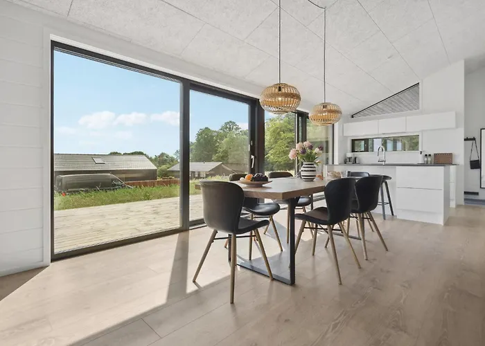 Nyaraló 4 Bedroom Stunning In