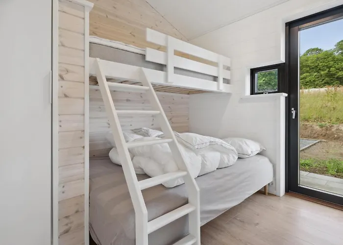 4 Bedroom Stunning In Sjølund